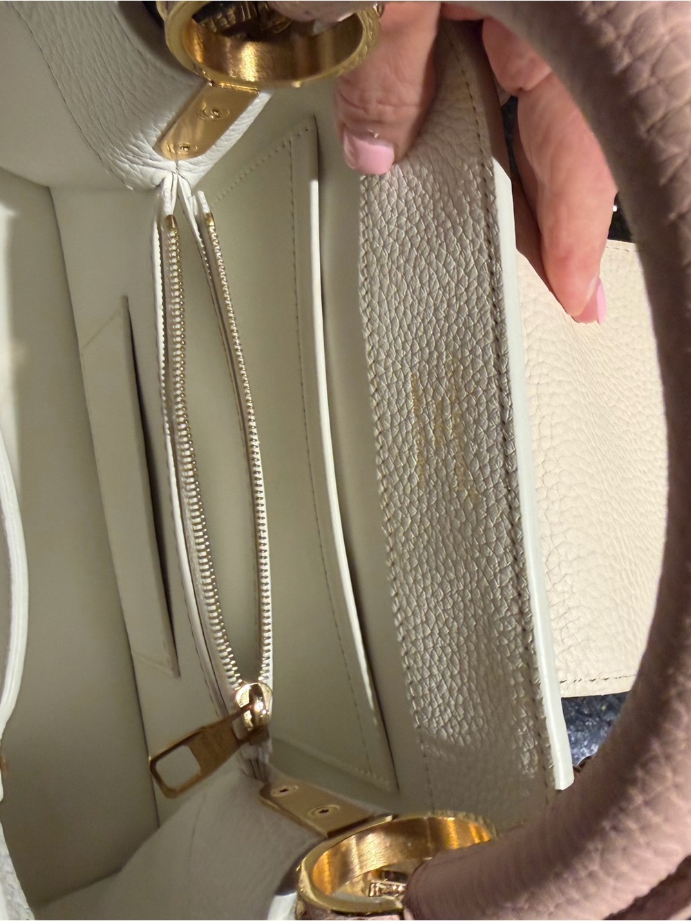Louis Vuitton White and Pink Capucines Crossbody Bag with Gold Hardware - Picture 4 of 13